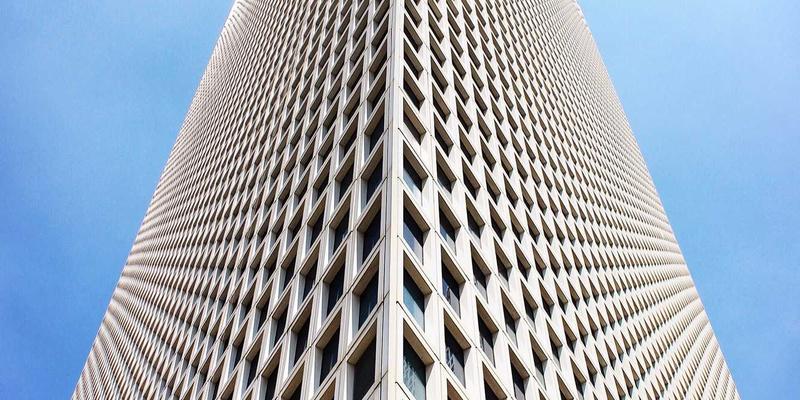 电商平台如何利用数字营销与社交媒体实施动态定价策略